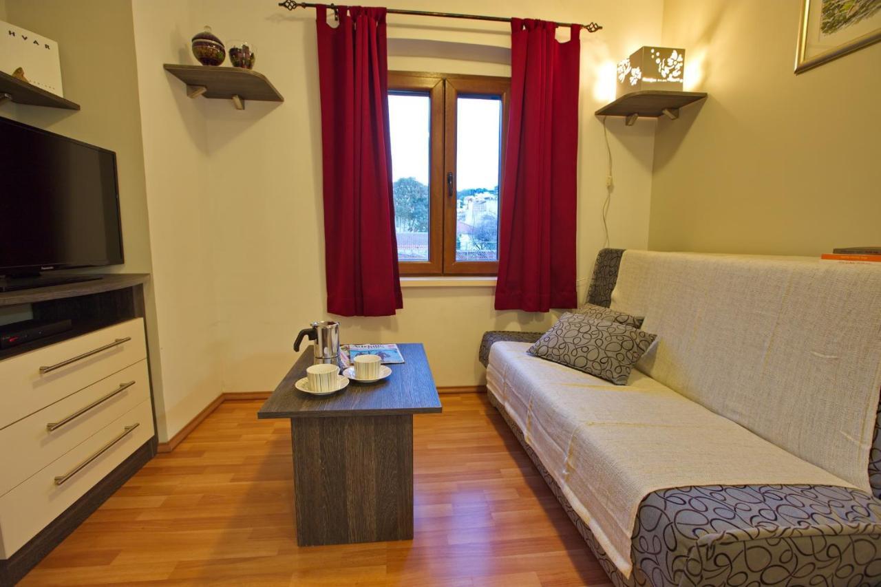 Apartments With A Parking Space Jelsa, Hvar - 8713 イェルサ エクステリア 写真