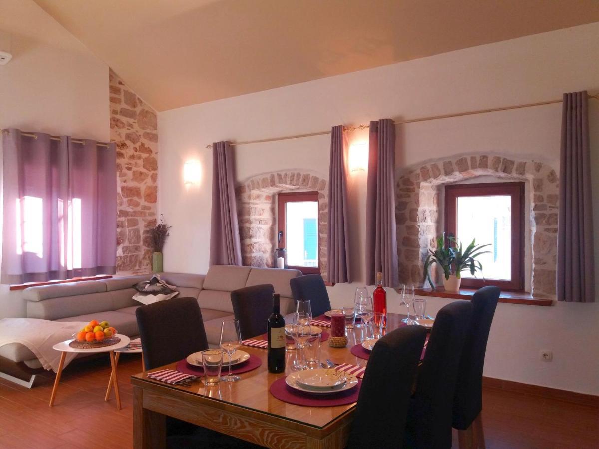 Apartments With A Parking Space Jelsa, Hvar - 8713 イェルサ エクステリア 写真