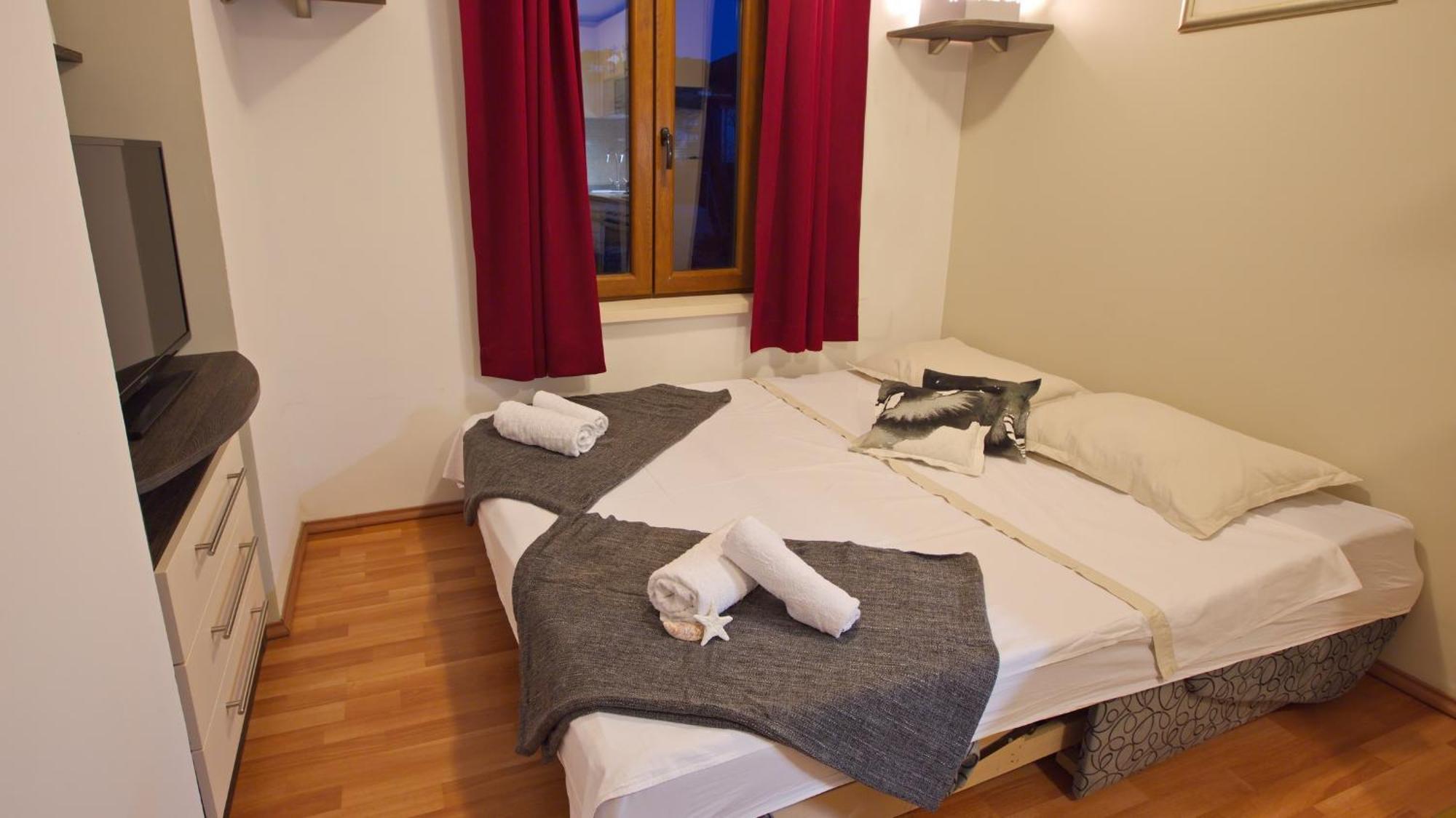 Apartments With A Parking Space Jelsa, Hvar - 8713 イェルサ 部屋 写真