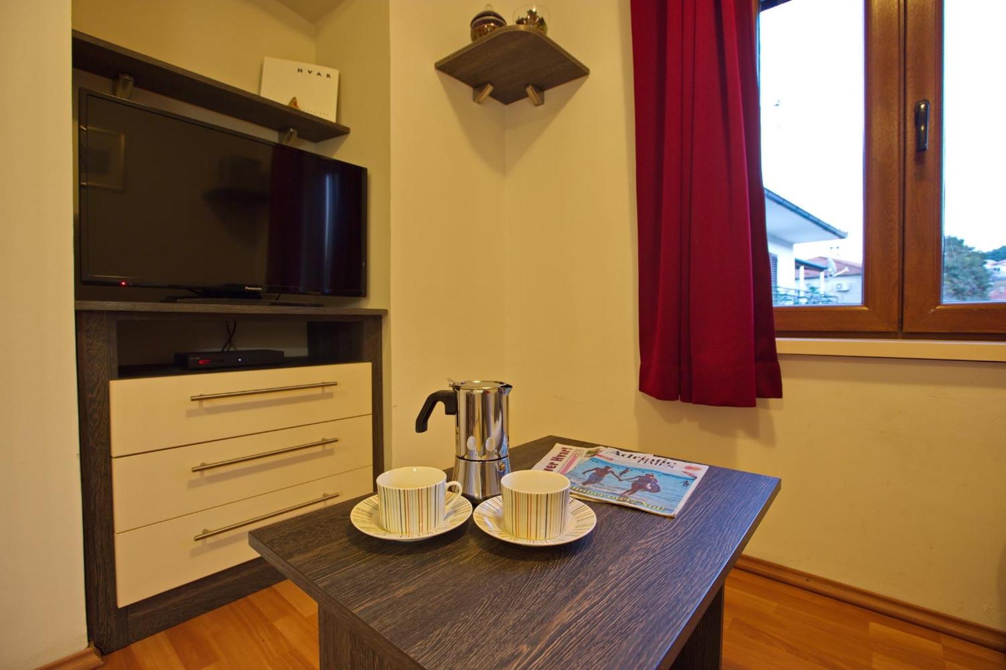 Apartments With A Parking Space Jelsa, Hvar - 8713 イェルサ 部屋 写真